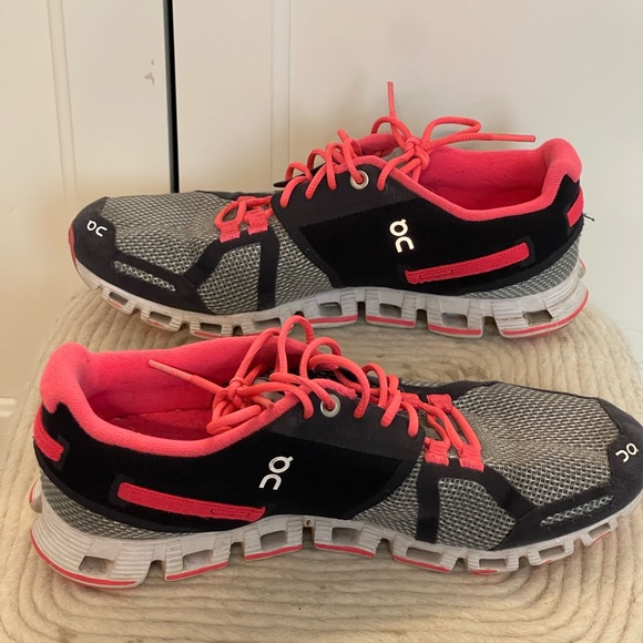 On cloud size 7 grey black and pink excellent condition - Picture 3 of 6